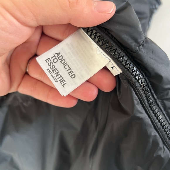 Essentiel Antwerp Black Gloss Oversized Quilted Duck Down Hooded Puffer Jacket - Picture 14 of 16